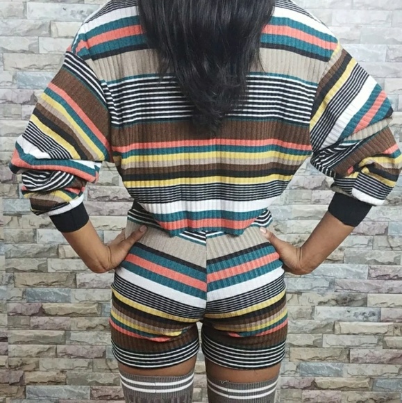 Cropped Sweater & Shorts Set - Picture 4 of 4